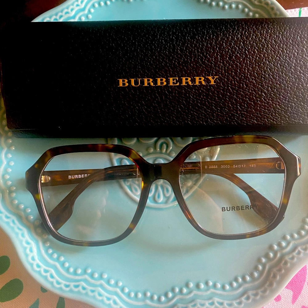 Burberry NWT frame